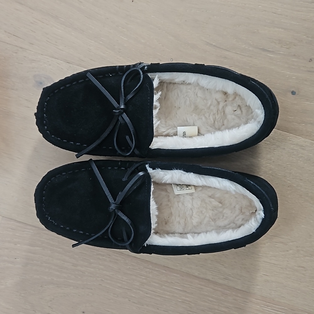 Dream Pairs Black faux fur lined moccasins